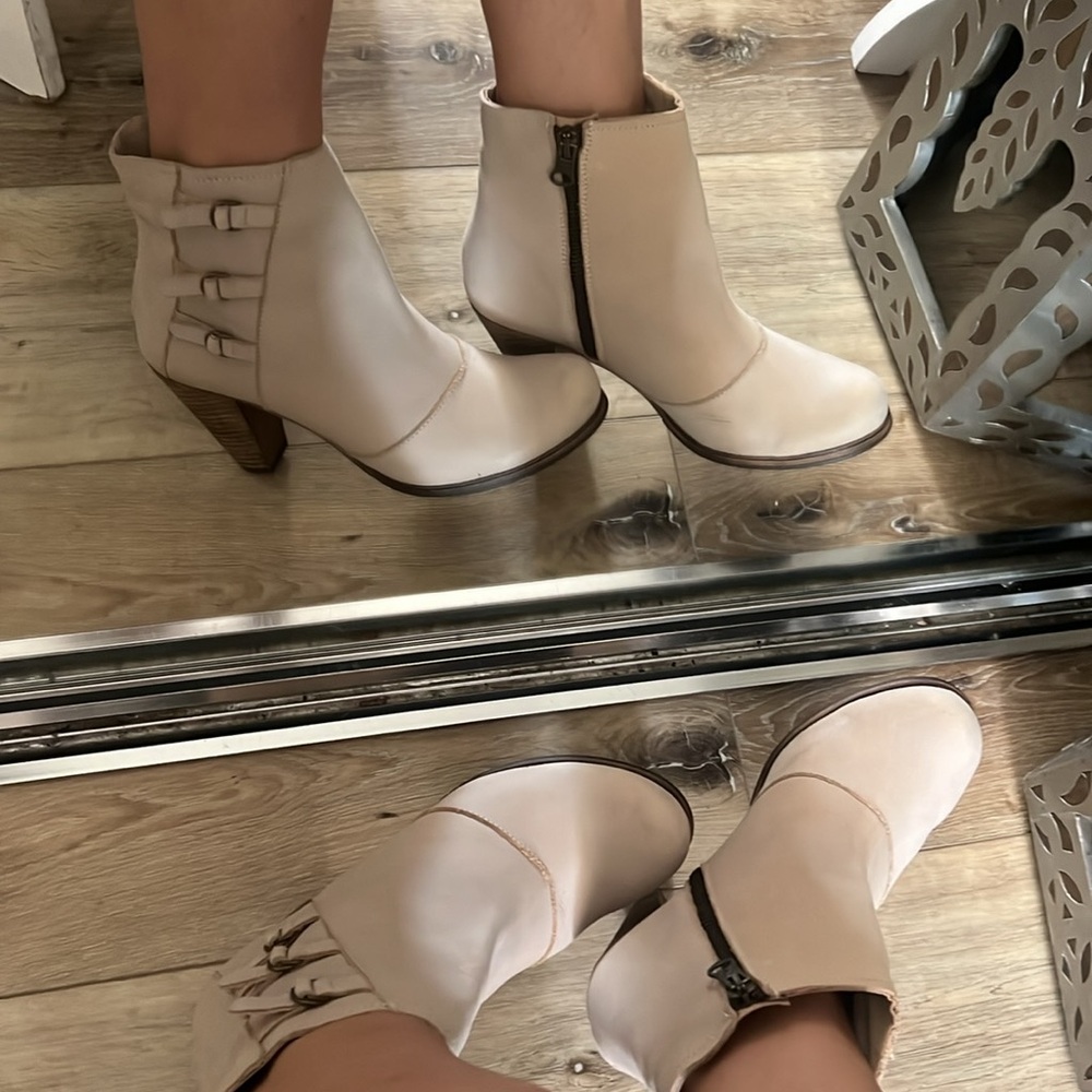 🛑 1 hour sale. Anthropologie, Holding Horses, Triad Buckled Booties, C… - Picture 1 of 11